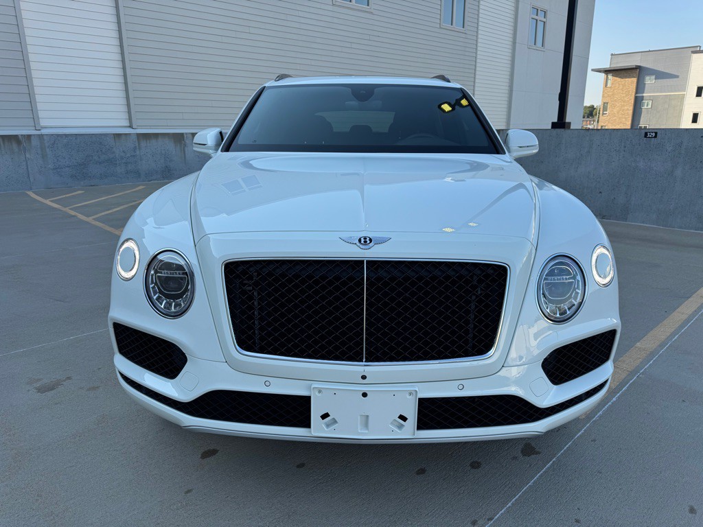 2019 Bentley Bentayga Image 8