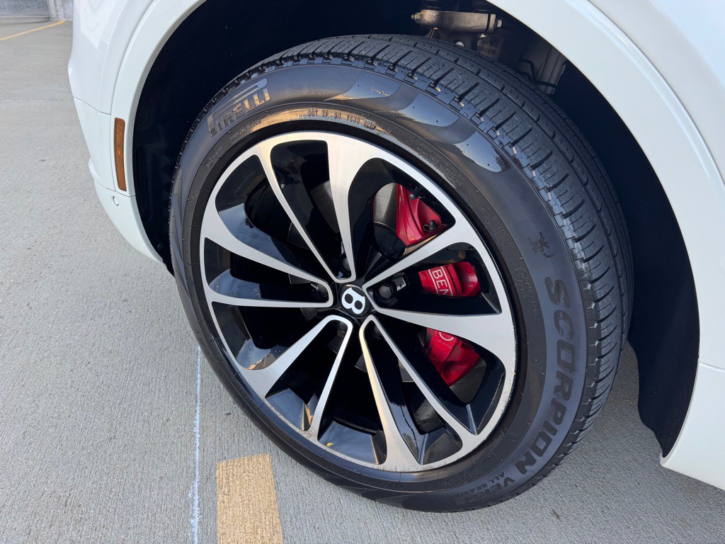 2019 Bentley Bentayga Image 9