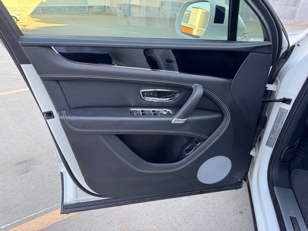2019 Bentley Bentayga Image 10