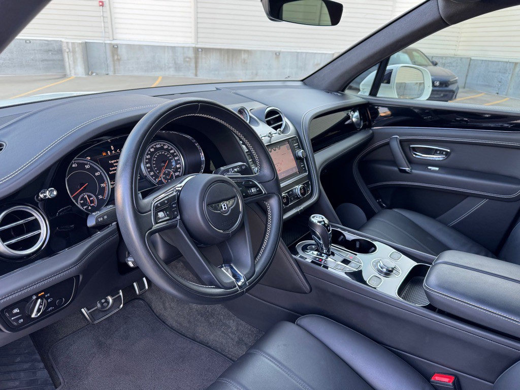 2019 Bentley Bentayga Image 11