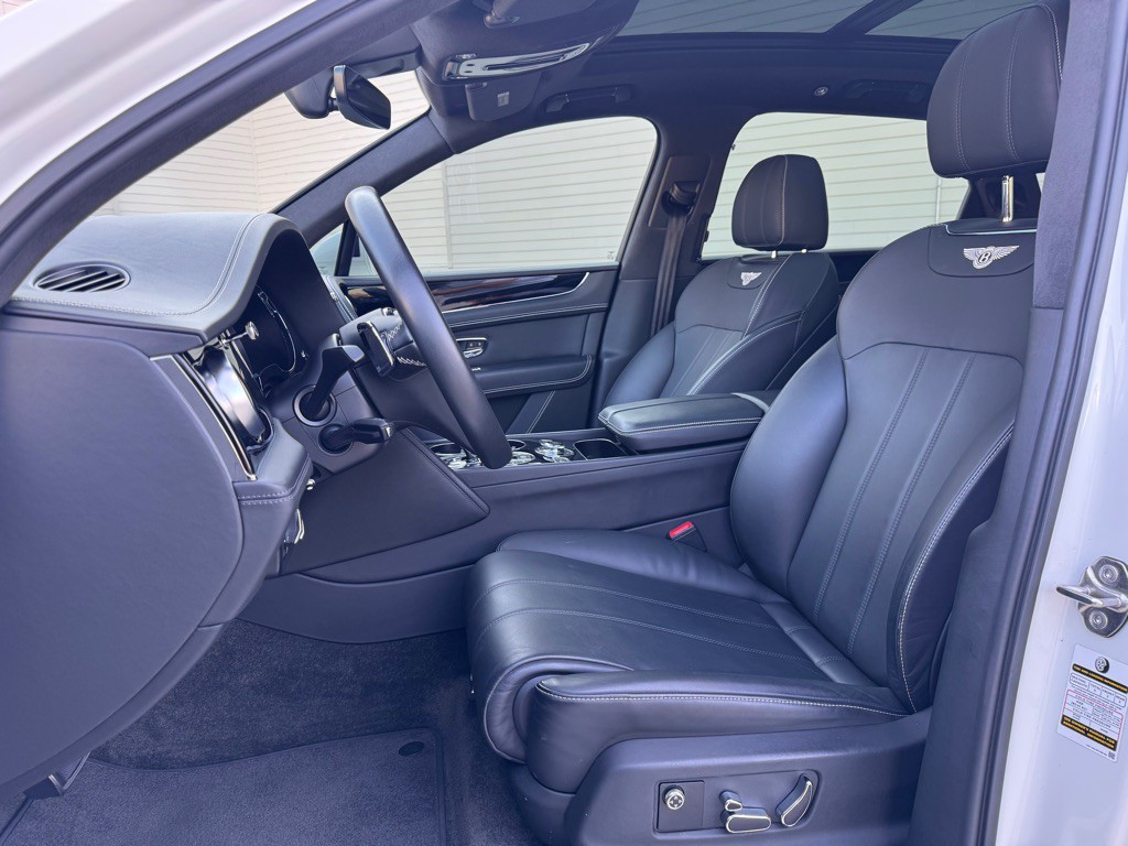 2019 Bentley Bentayga Image 12