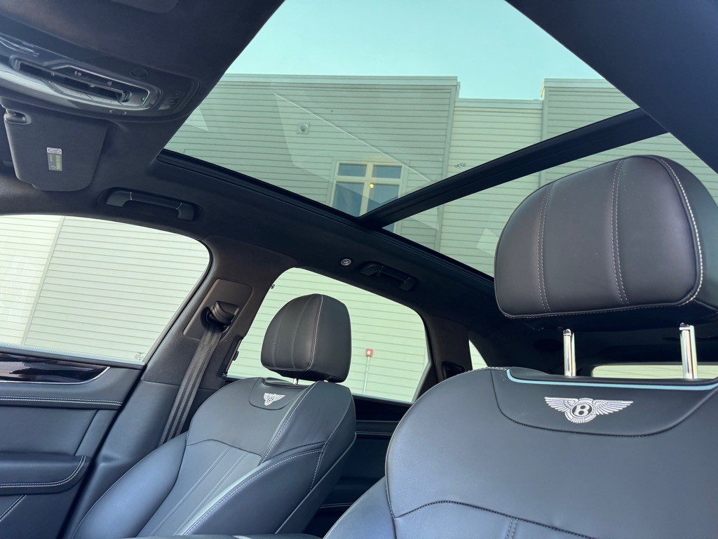 2019 Bentley Bentayga Image 13