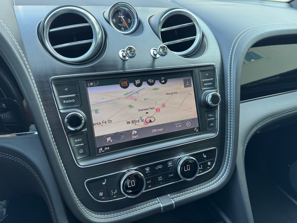 2019 Bentley Bentayga Image 17
