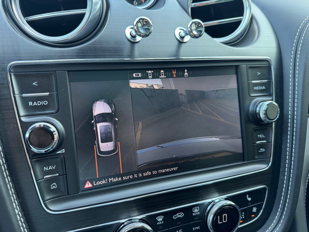 2019 Bentley Bentayga Image 18