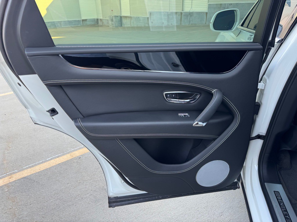 2019 Bentley Bentayga Image 20