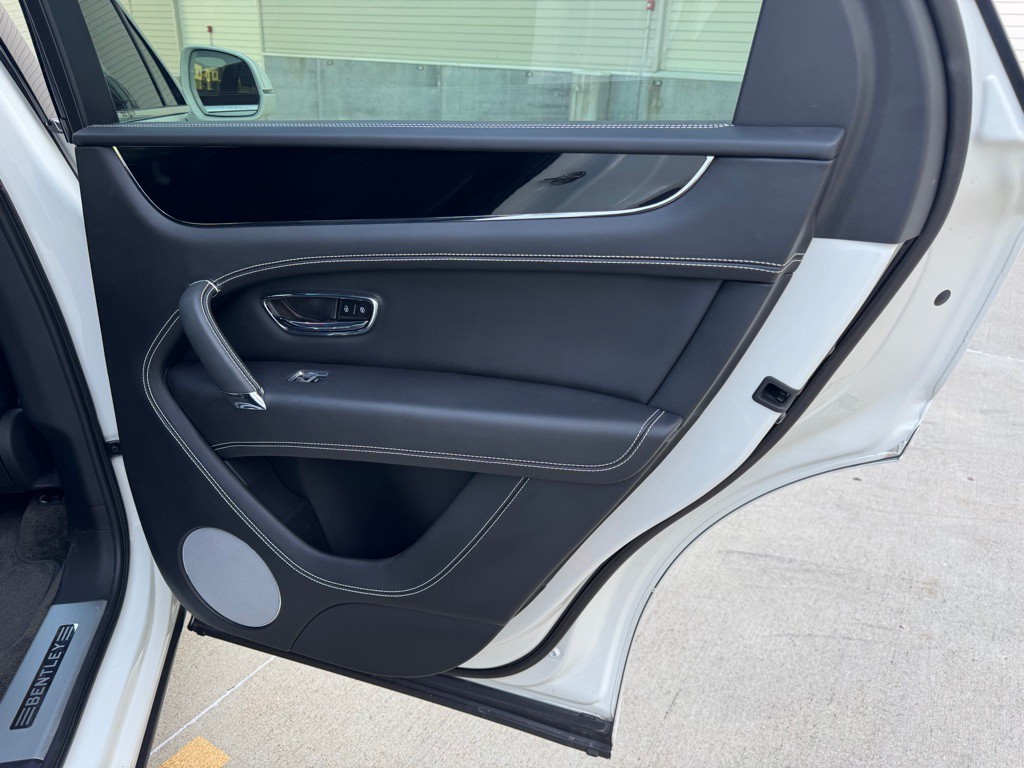 2019 Bentley Bentayga Image 24