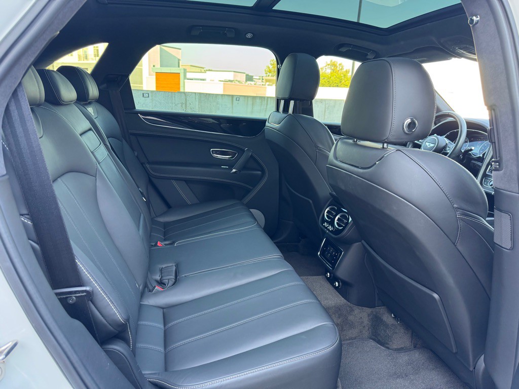 2019 Bentley Bentayga Image 25
