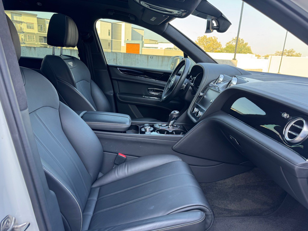 2019 Bentley Bentayga Image 27