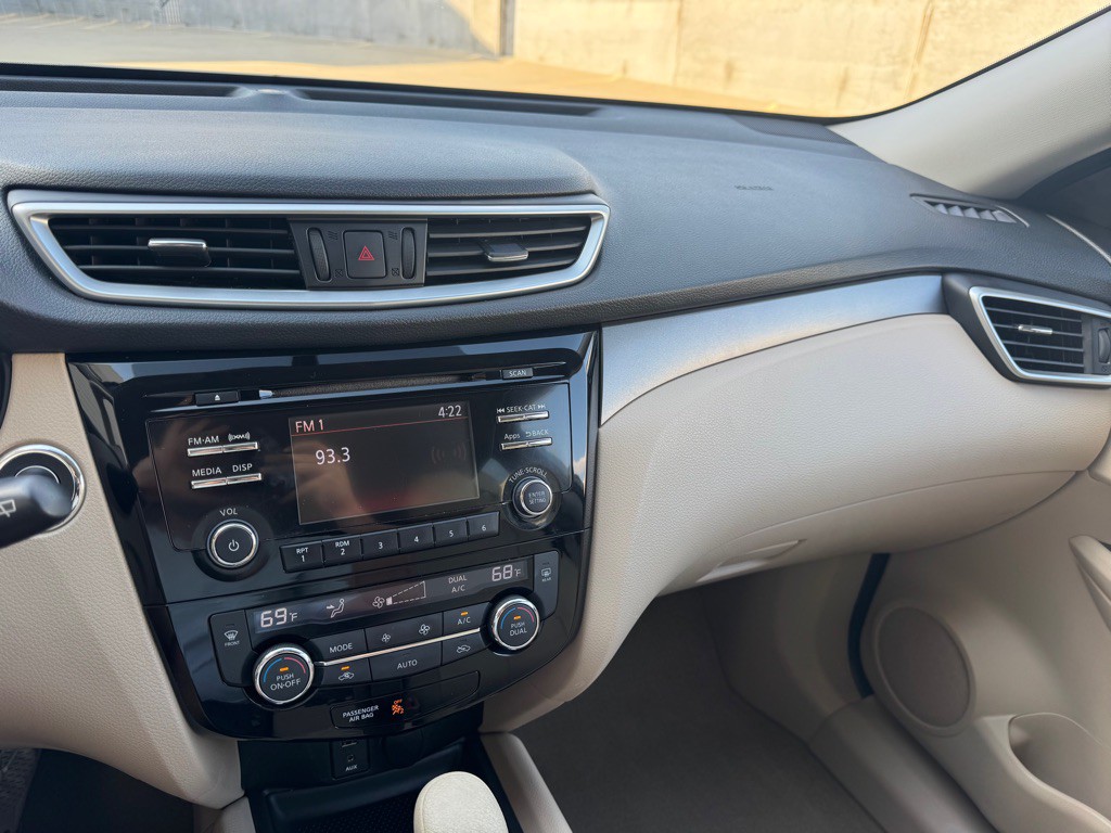 2015 Nissan Rogue Image 14