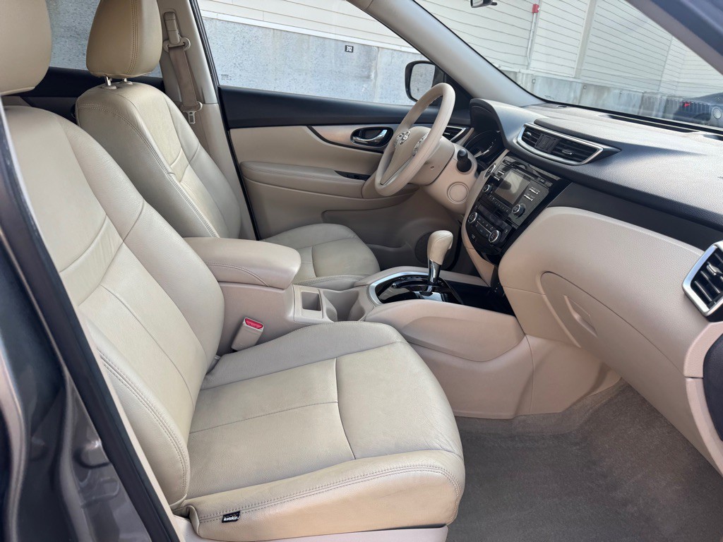 2015 Nissan Rogue Image 25