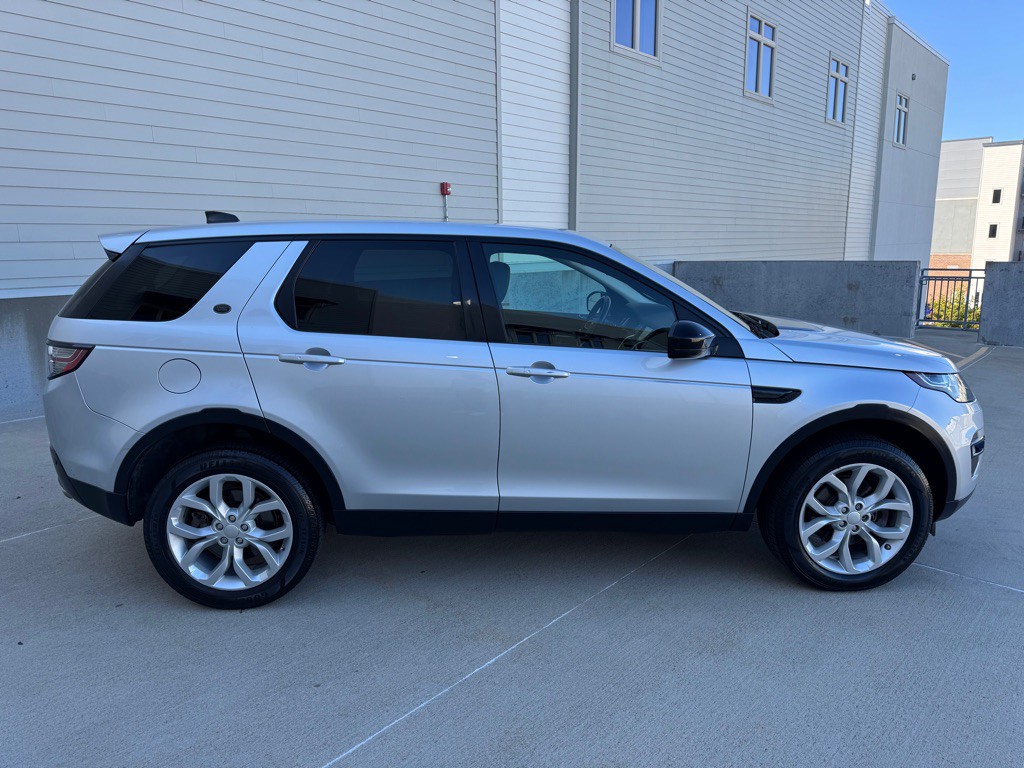 2019 Land Rover Discovery Sport Image 2