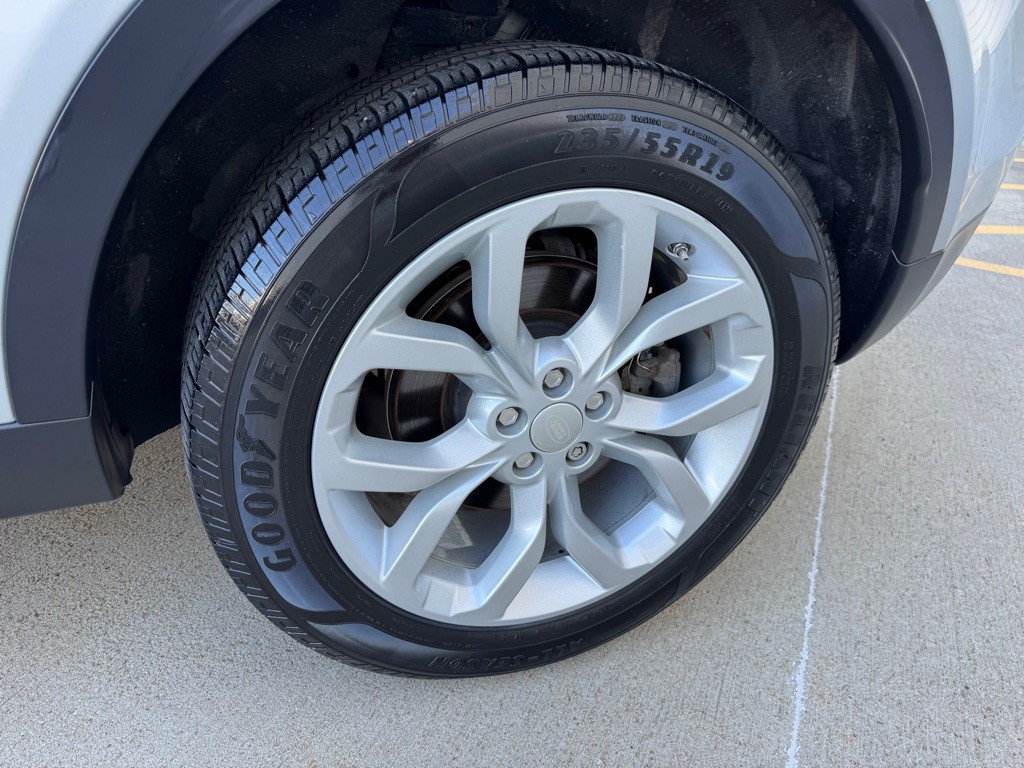 2019 Land Rover Discovery Sport Image 9