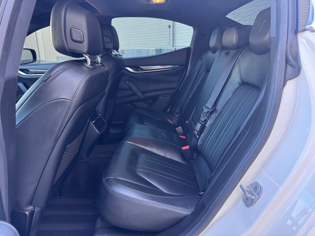 2016 Maserati Ghibli Image 20