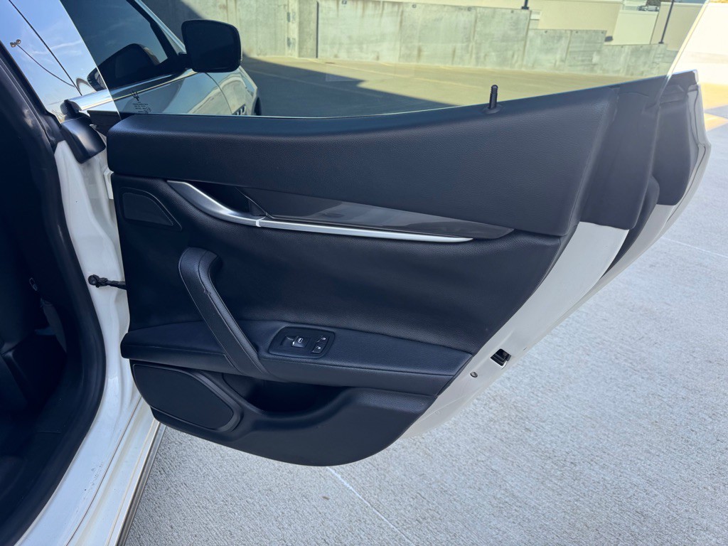 2016 Maserati Ghibli Image 22