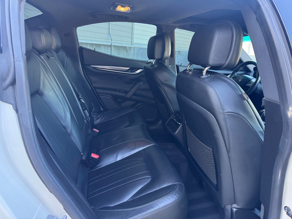 2016 Maserati Ghibli Image 23