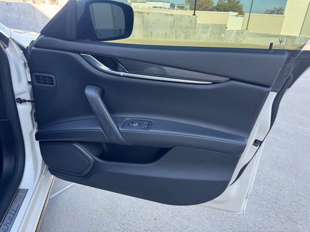 2016 Maserati Ghibli Image 24