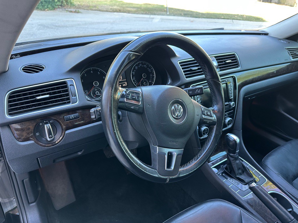 2014 Volkswagen Passat Image 11