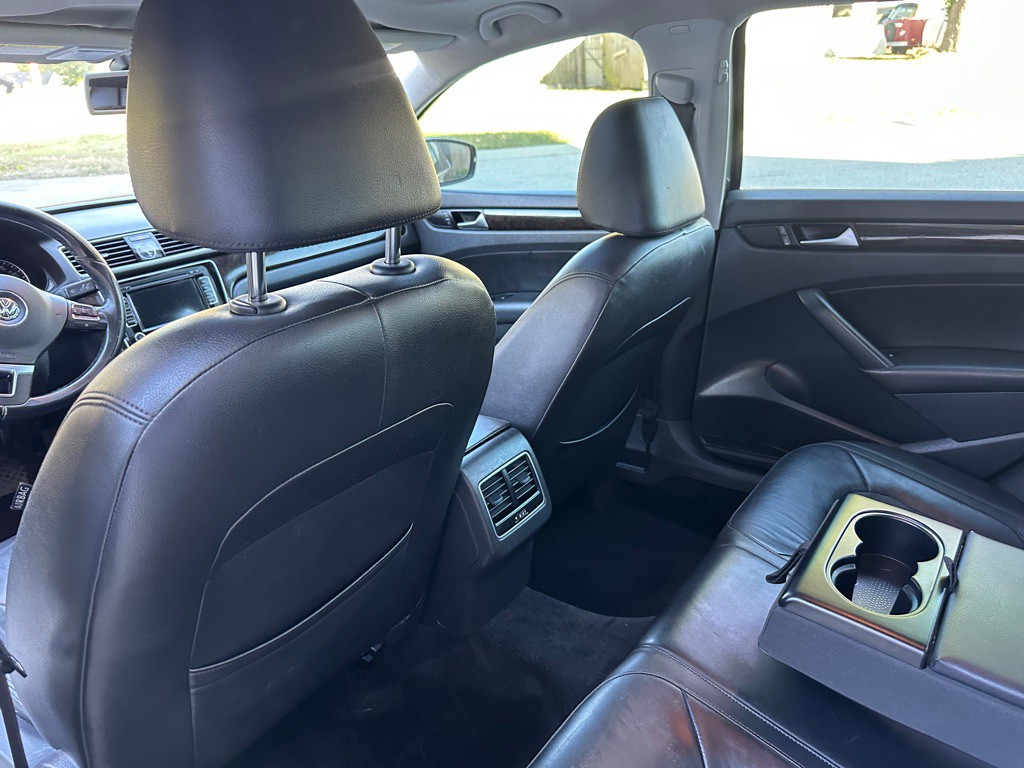 2014 Volkswagen Passat Image 16