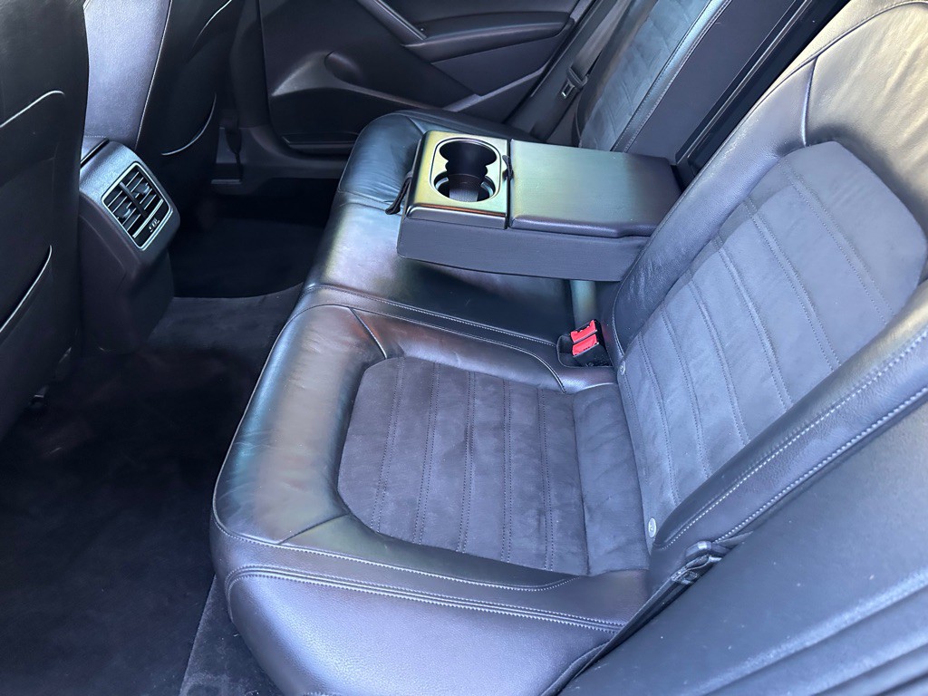 2014 Volkswagen Passat Image 17