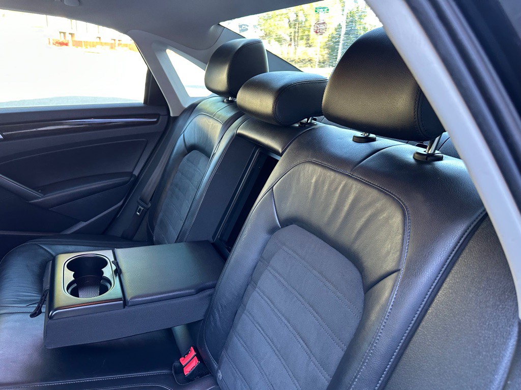 2014 Volkswagen Passat Image 18