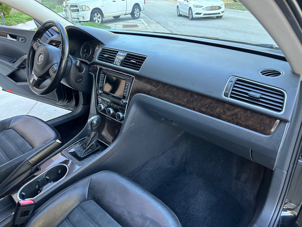 2014 Volkswagen Passat Image 23