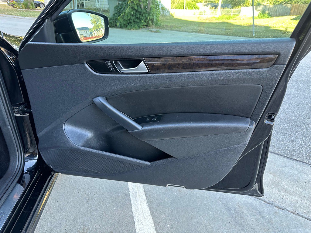 2014 Volkswagen Passat Image 27