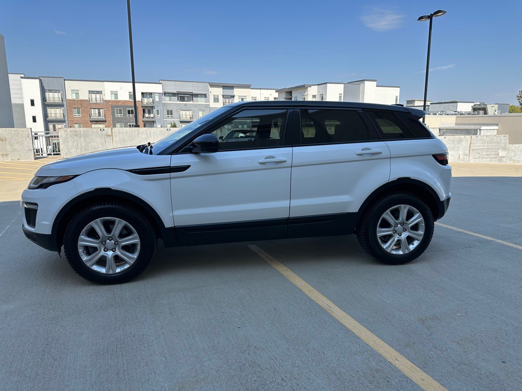 2017 Land Rover Range Rover Evoque Image 4