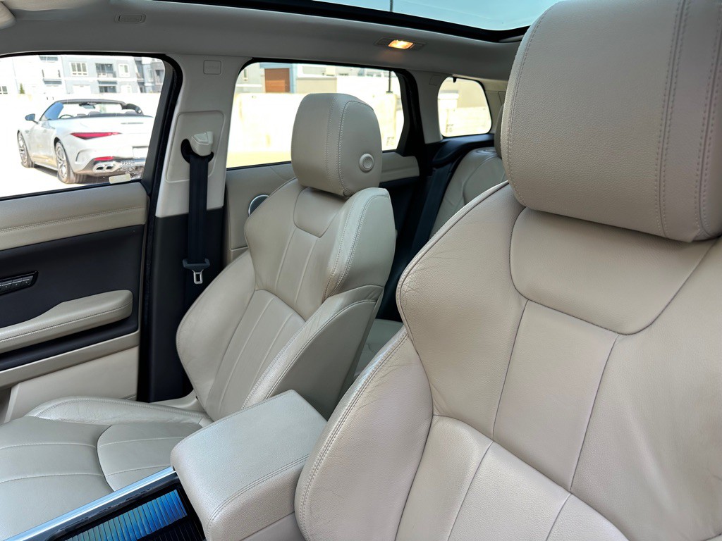 2017 Land Rover Range Rover Evoque Image 17