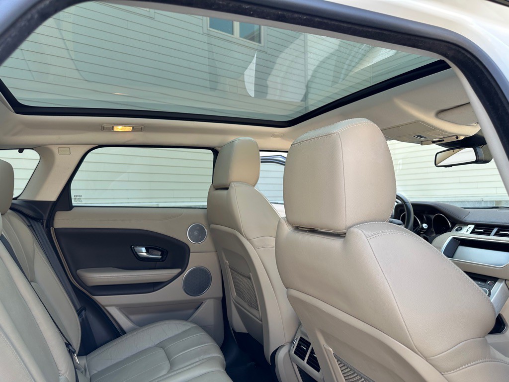 2017 Land Rover Range Rover Evoque Image 25