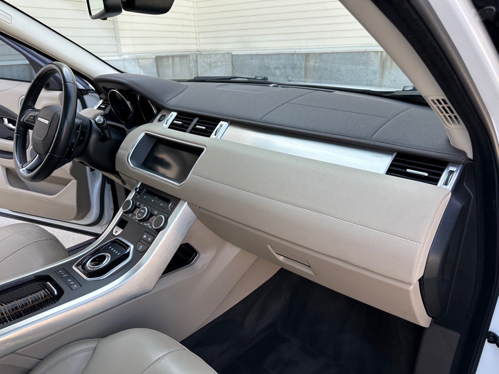 2017 Land Rover Range Rover Evoque Image 26