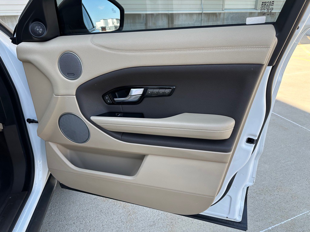 2017 Land Rover Range Rover Evoque Image 31