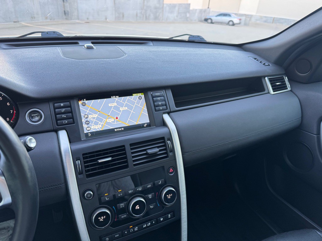 2018 Land Rover Discovery Sport Image 17