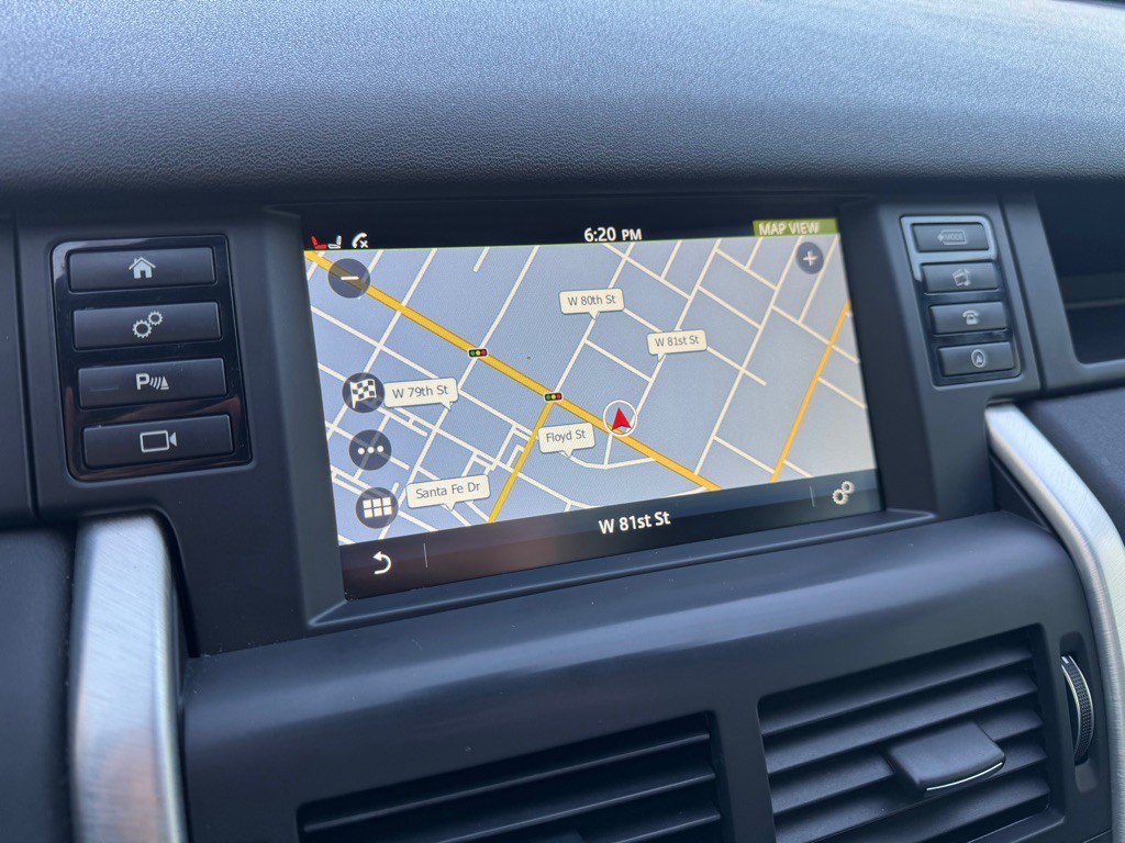 2018 Land Rover Discovery Sport Image 18