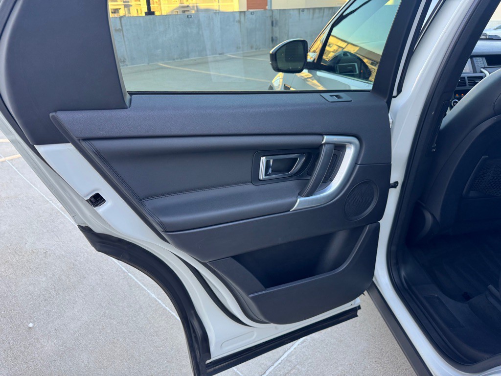 2018 Land Rover Discovery Sport Image 23