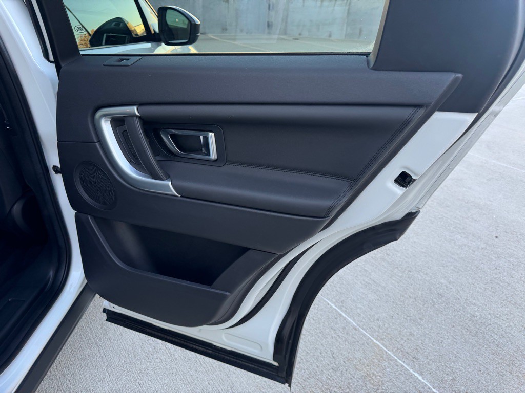 2018 Land Rover Discovery Sport Image 28