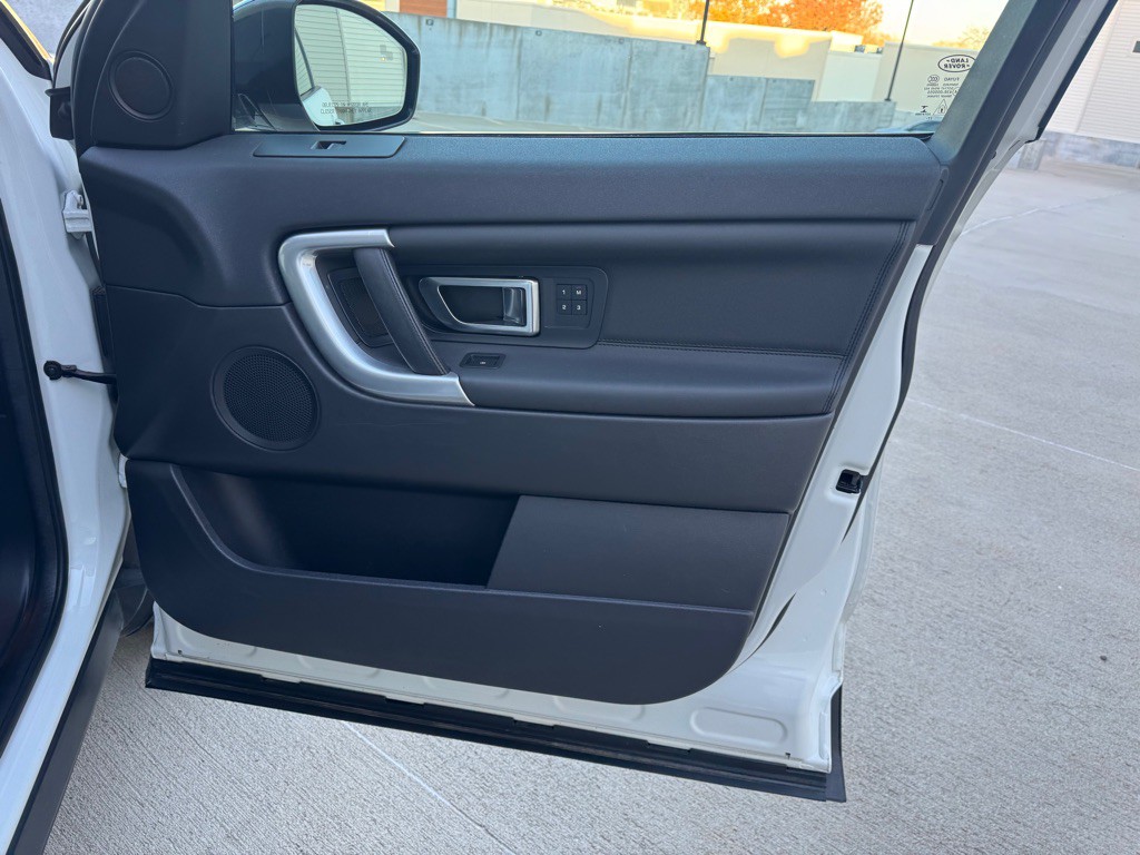 2018 Land Rover Discovery Sport Image 30