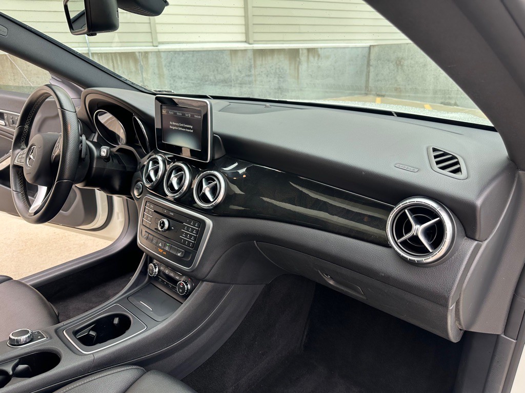 2016 Mercedes-Benz CLA-Class Image 24