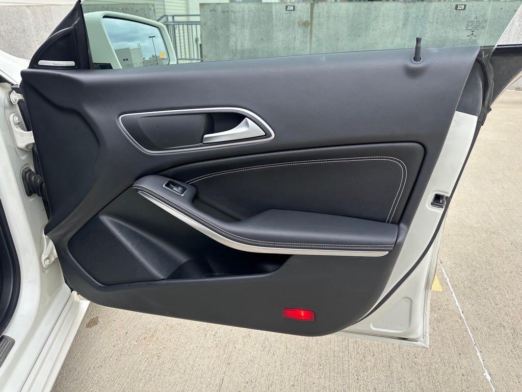 2016 Mercedes-Benz CLA-Class Image 29