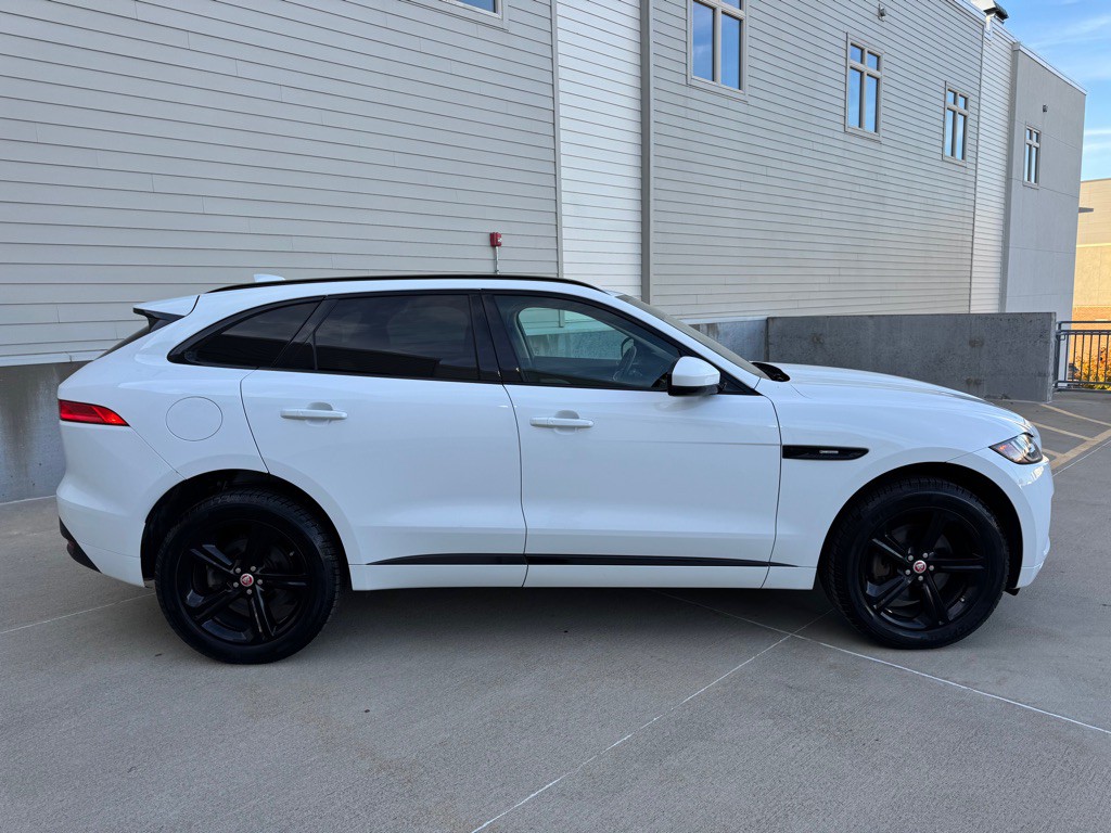 2017 Jaguar F-PACE Image 2