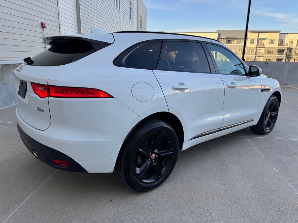 2017 Jaguar F-PACE Image 3