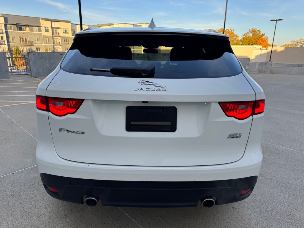 2017 Jaguar F-PACE Image 4