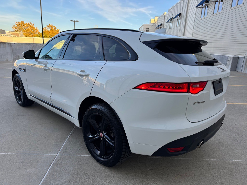 2017 Jaguar F-PACE Image 5