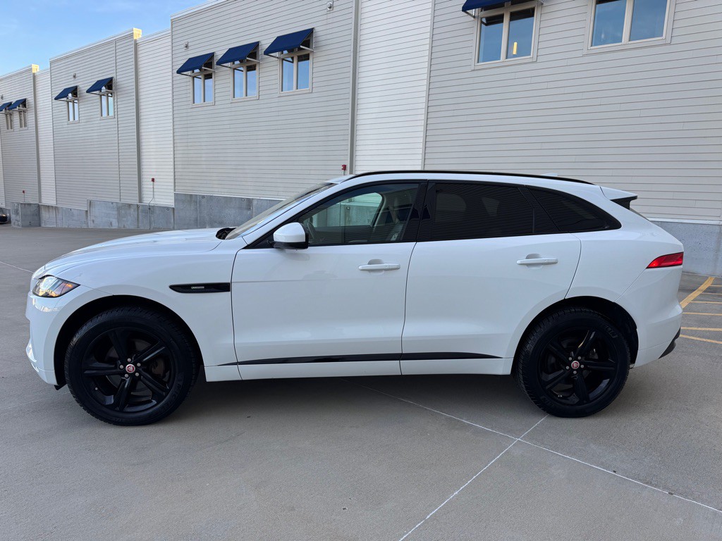 2017 Jaguar F-PACE Image 6