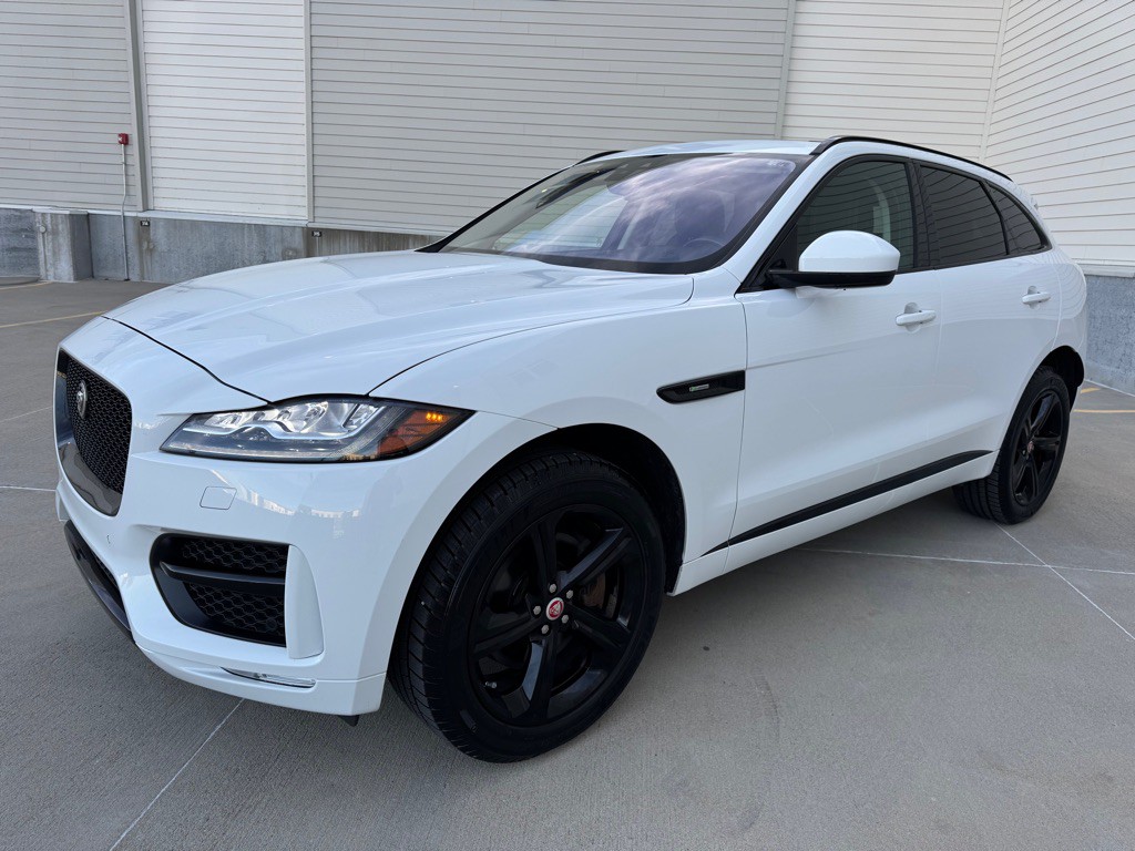 2017 Jaguar F-PACE Image 7