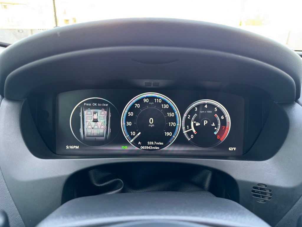 2017 Jaguar F-PACE Image 16