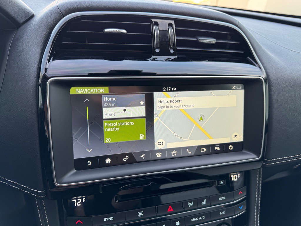 2017 Jaguar F-PACE Image 19