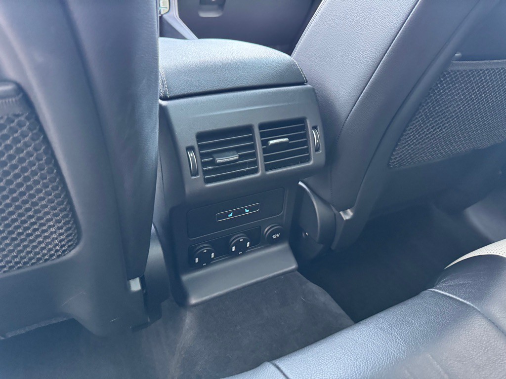 2017 Jaguar F-PACE Image 27