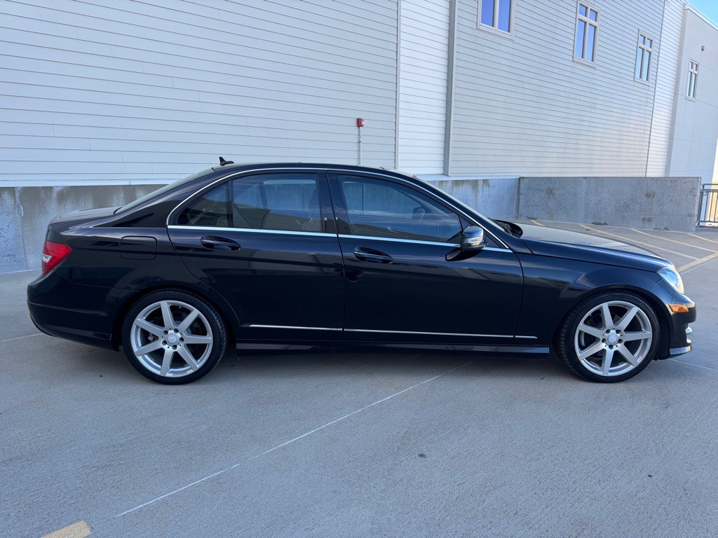 2013 Mercedes-Benz C-Class Image 2