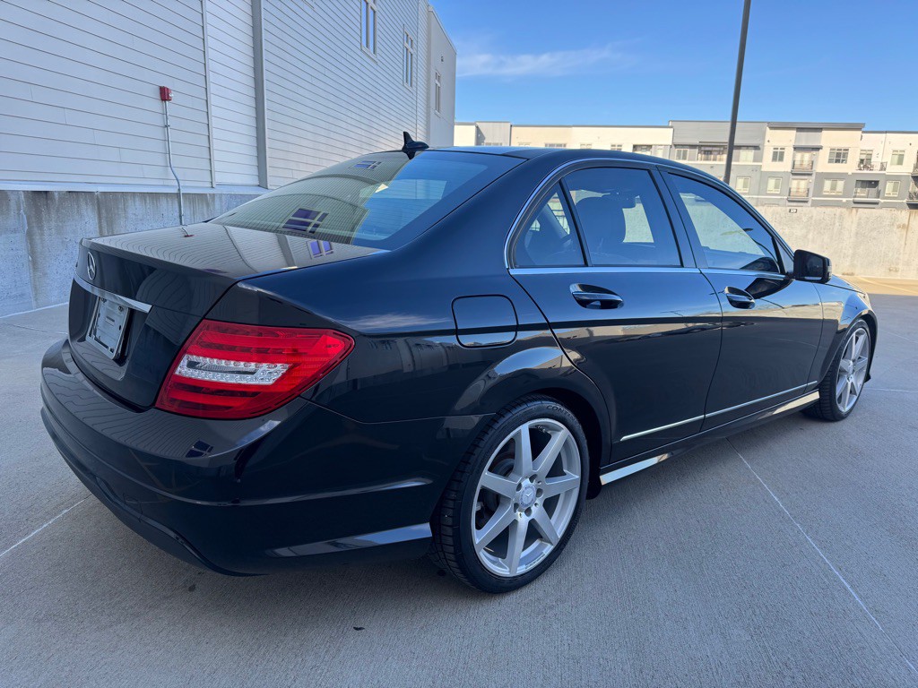 2013 Mercedes-Benz C-Class Image 3