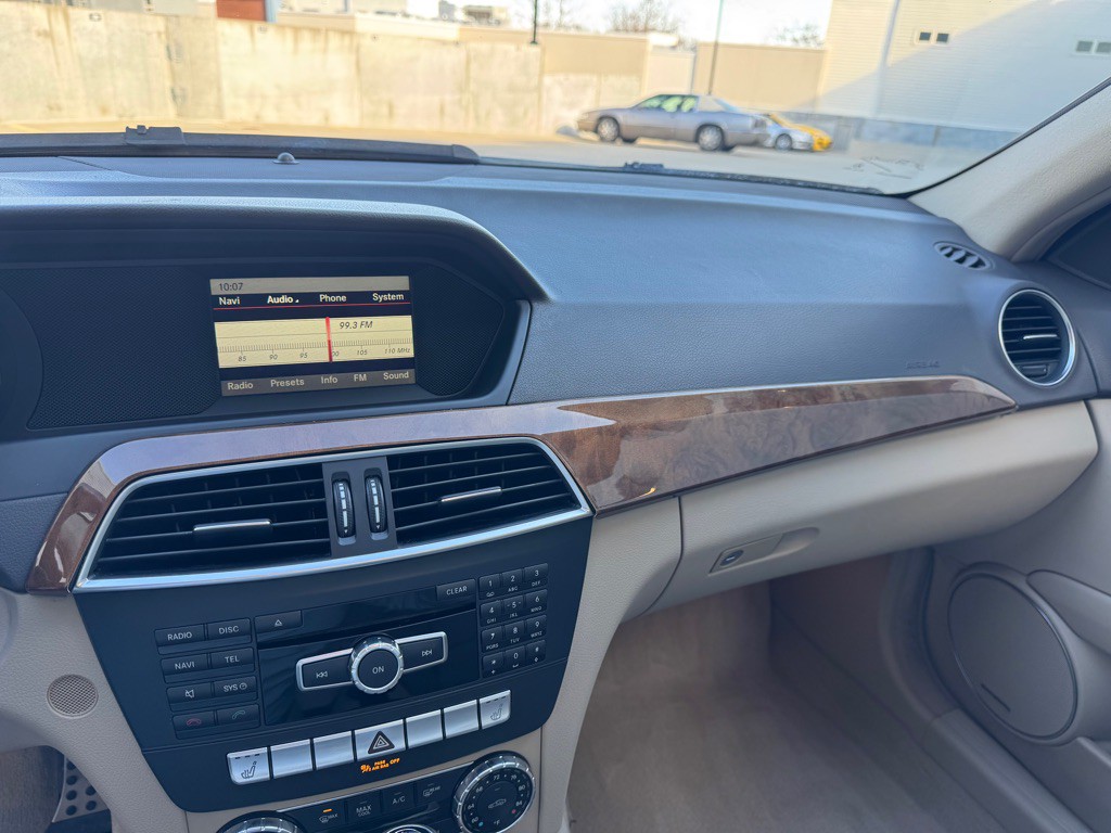 2013 Mercedes-Benz C-Class Image 17